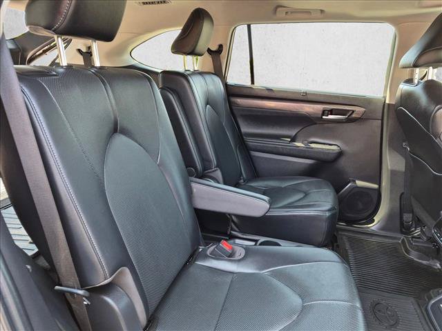 Used 2023 Toyota Highlander Limited AWD/4WD image 18