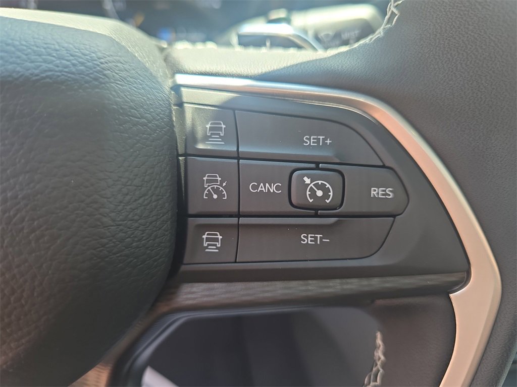 New 2025 Jeep Grand Cherokee Laredo X w/ Luxury Tech Group I image 18