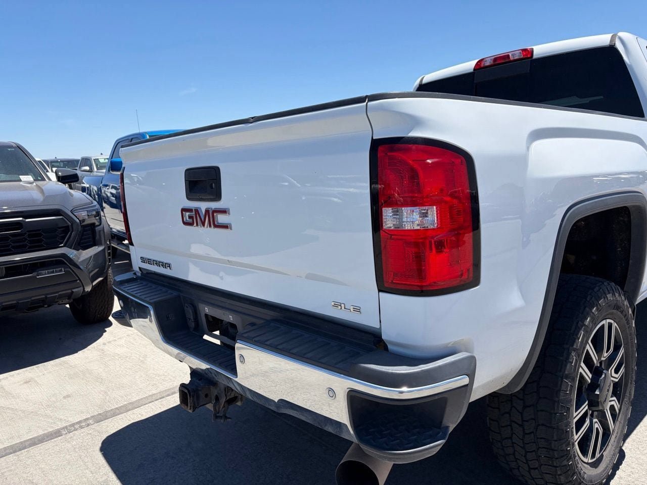 Used 2018 GMC Sierra 2500 SLE w/ SLE Preferred Package AWD/4WD image 4