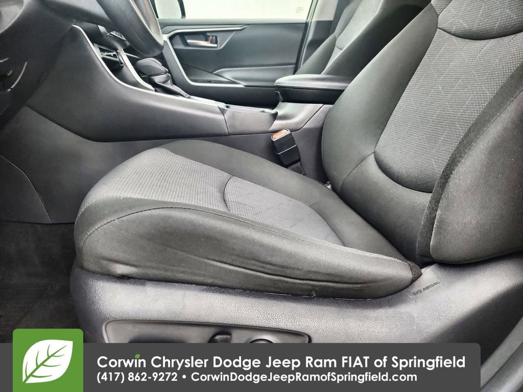 Used 2025 Toyota RAV4 XLE image 20