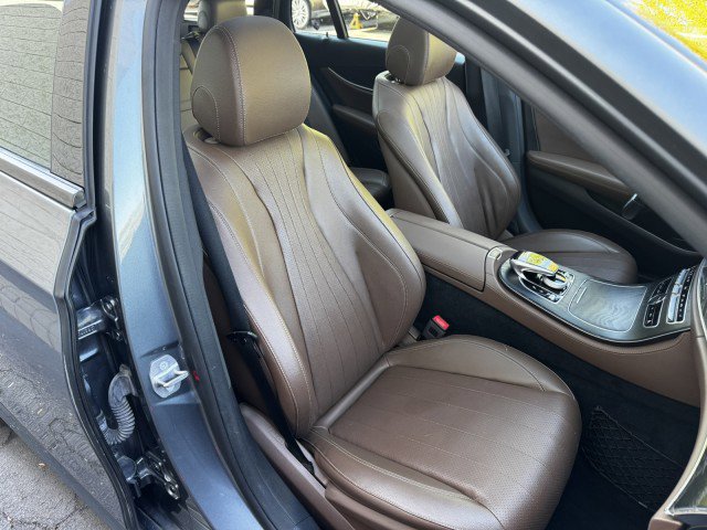Used 2018 Mercedes-Benz E 400 4MATIC Wagon image 36