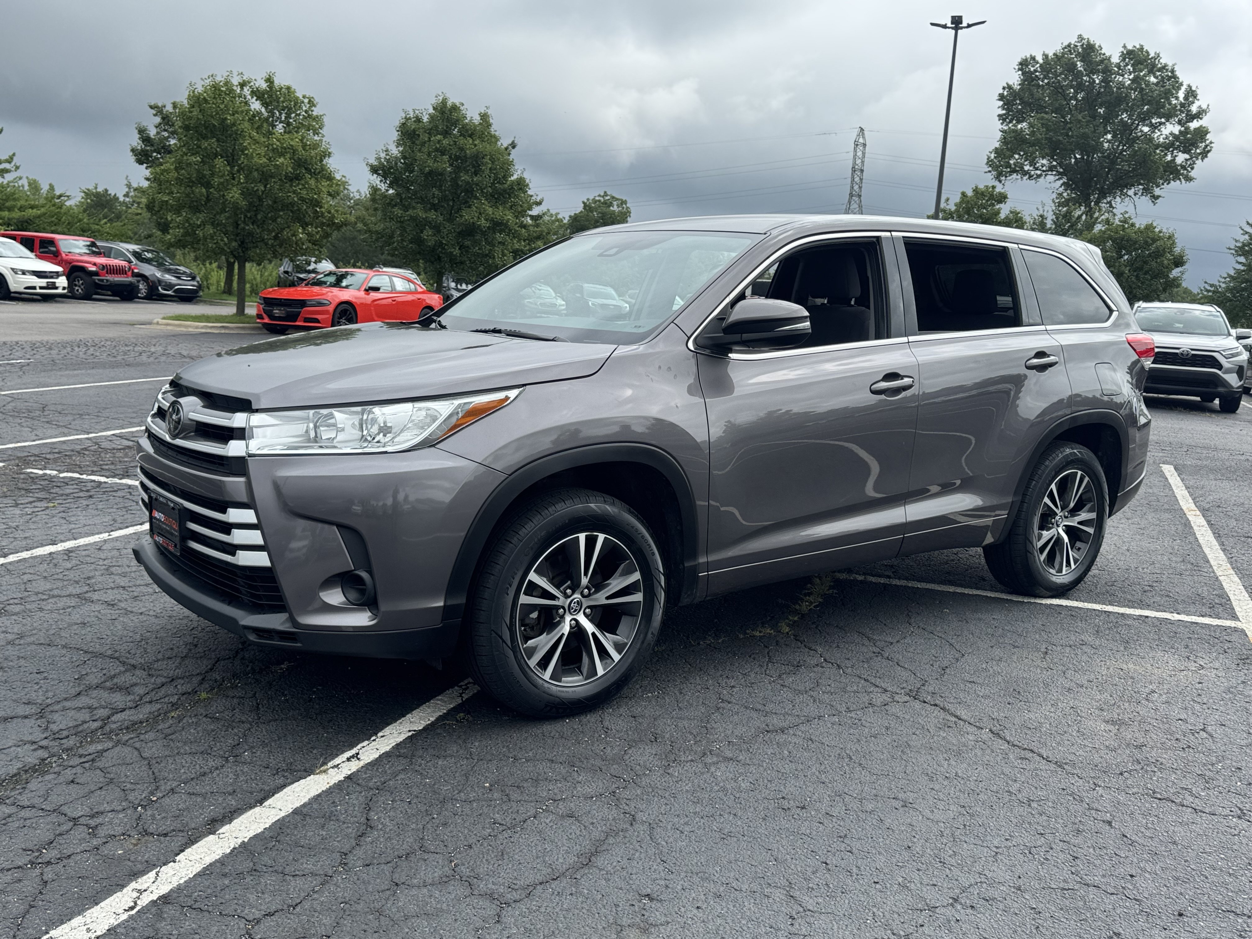 Used 2018 Toyota Highlander LE FWD image 36