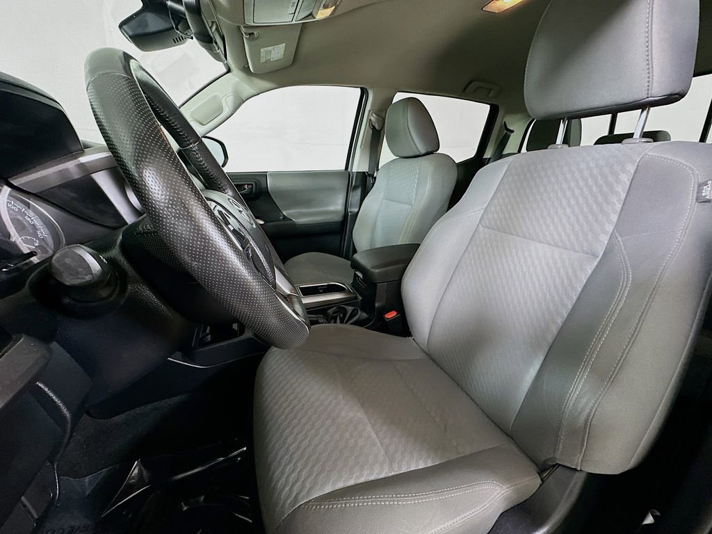 Used 2021 Toyota Tacoma SR5 AWD/4WD image 15