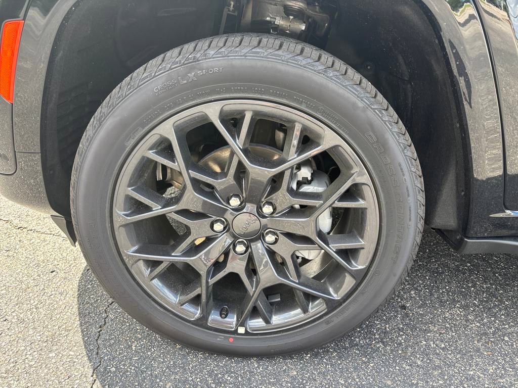 New 2025 Jeep Grand Cherokee Summit image 11