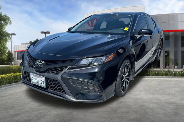 Certified 2023 Toyota Camry SE FWD image 3
