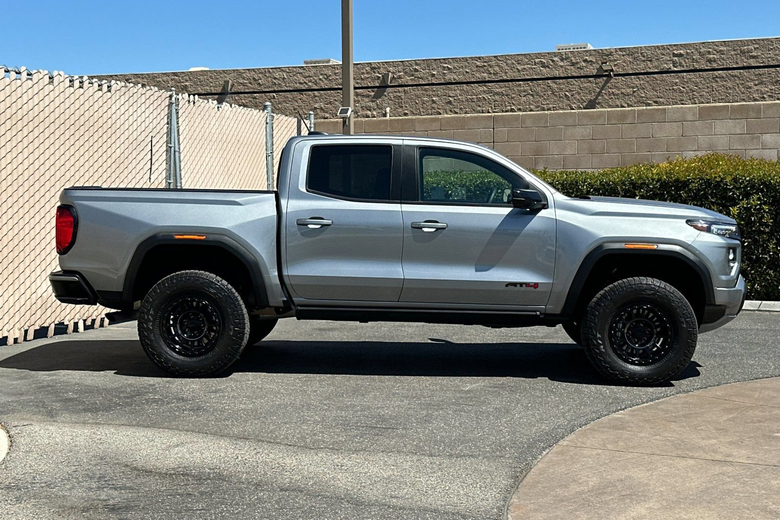 Used 2024 GMC Canyon AT4 w/ LPO, Off Road Lift Package AWD/4WD image 3
