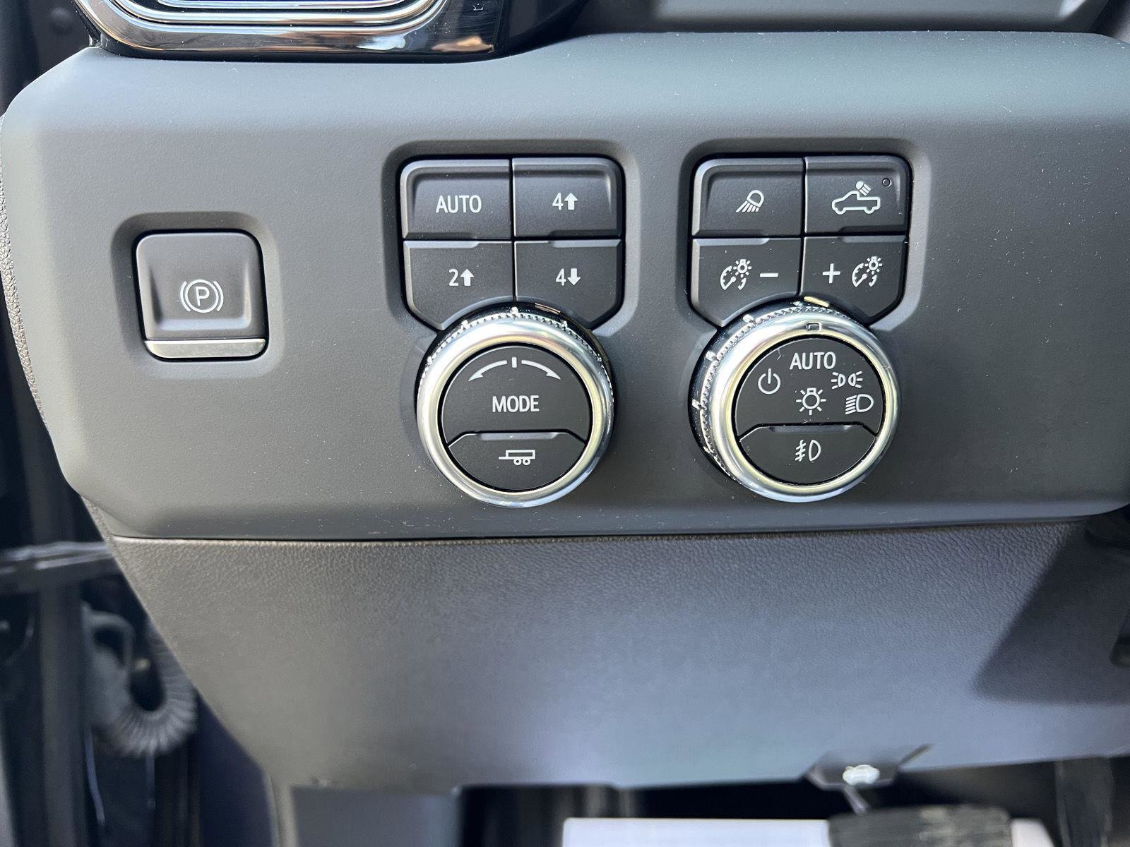 Used 2024 GMC Sierra 2500 AT4 w/ AT4 Preferred Package image 23