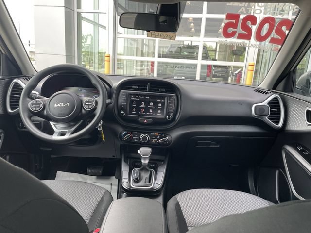 Used 2025 Kia Soul LX w/ LX Technology Package FWD image 38