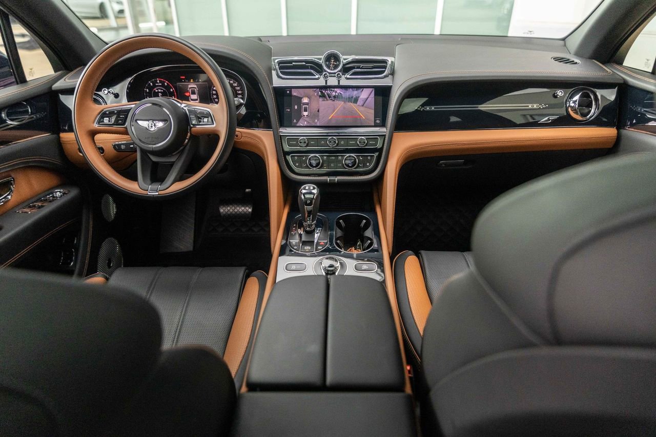 Certified 2024 Bentley Bentayga AWD/4WD image 4