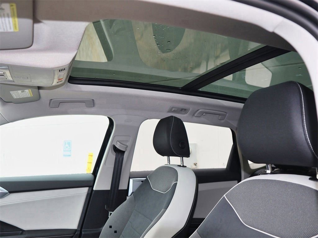 New 2026 Volkswagen Taos SE image 12