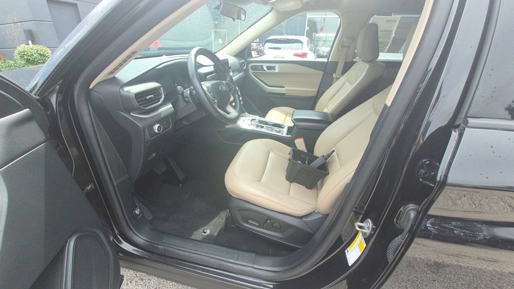 Used 2020 Ford Explorer XLT w/ Equipment Group 202A AWD/4WD image 2