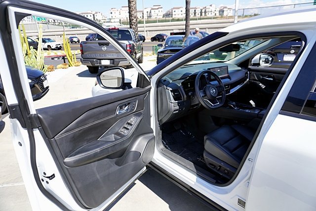 Used 2024 Nissan Rogue SL w/ SL Premium Package FWD image 51