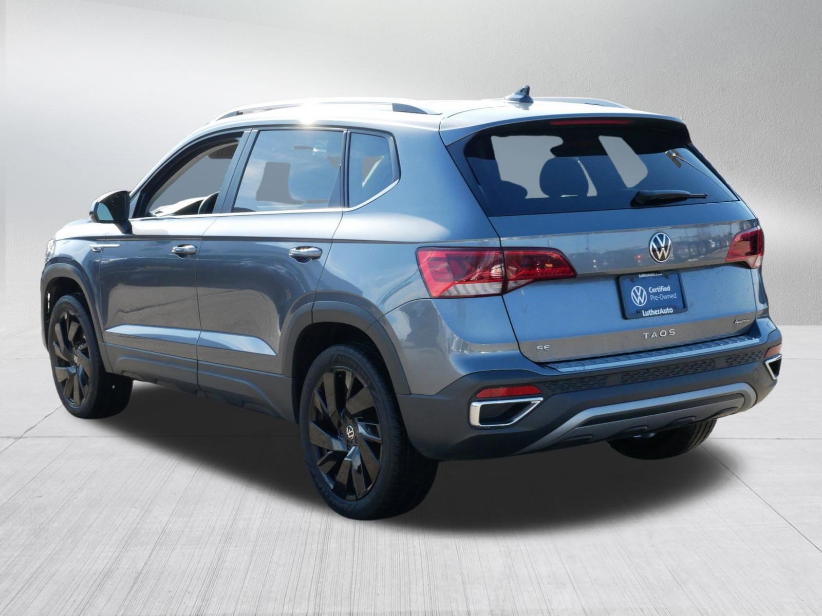 Used 2023 Volkswagen Taos SE w/ Panoramic Sunroof Package image 5
