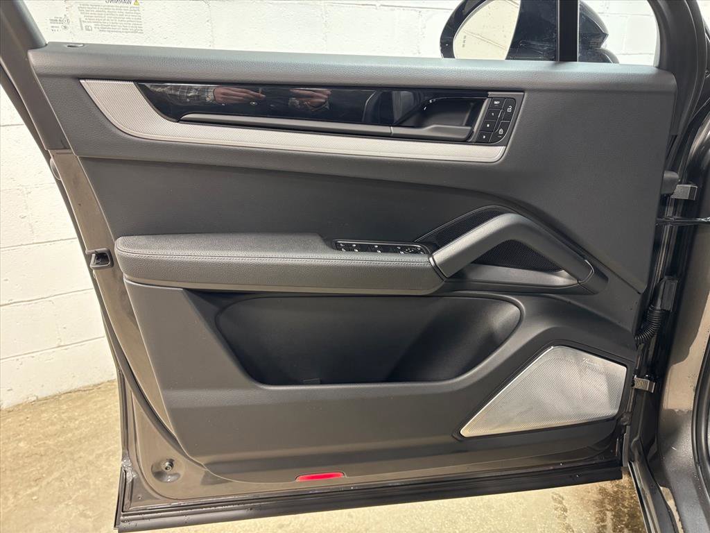 Used 2025 Porsche Cayenne S image 24