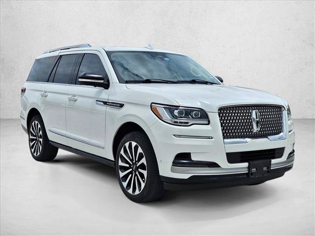 Used 2023 Lincoln Navigator Reserve AWD/4WD image 3
