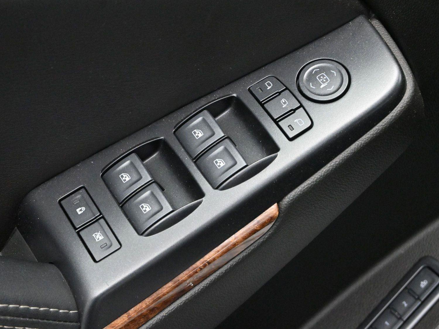 Used 2019 Chevrolet Suburban Premier AWD/4WD image 15