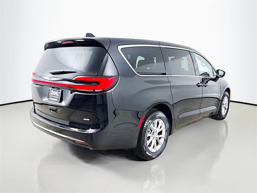 New 2026 Chrysler Pacifica Select image 7