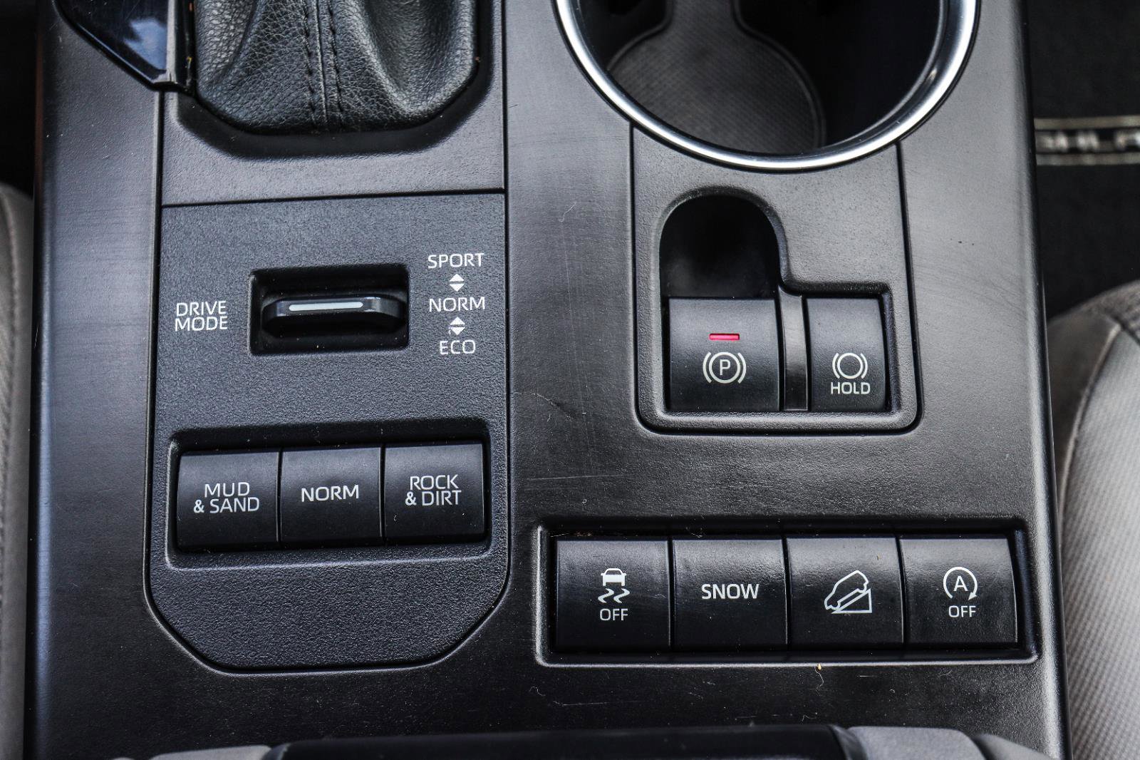 Used 2022 Toyota Highlander LE AWD/4WD image 9