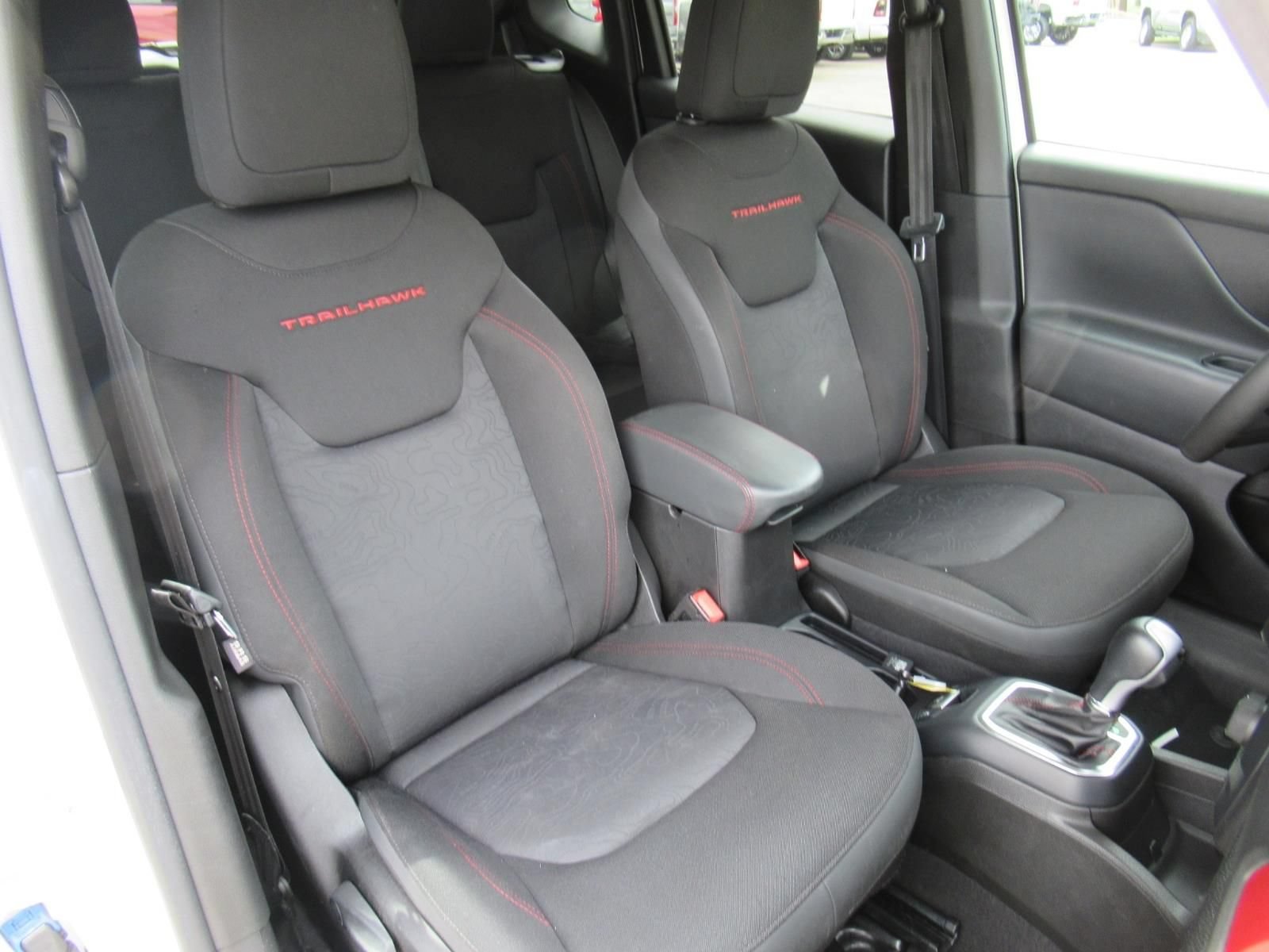 Certified 2023 Jeep Renegade Trailhawk AWD/4WD image 9