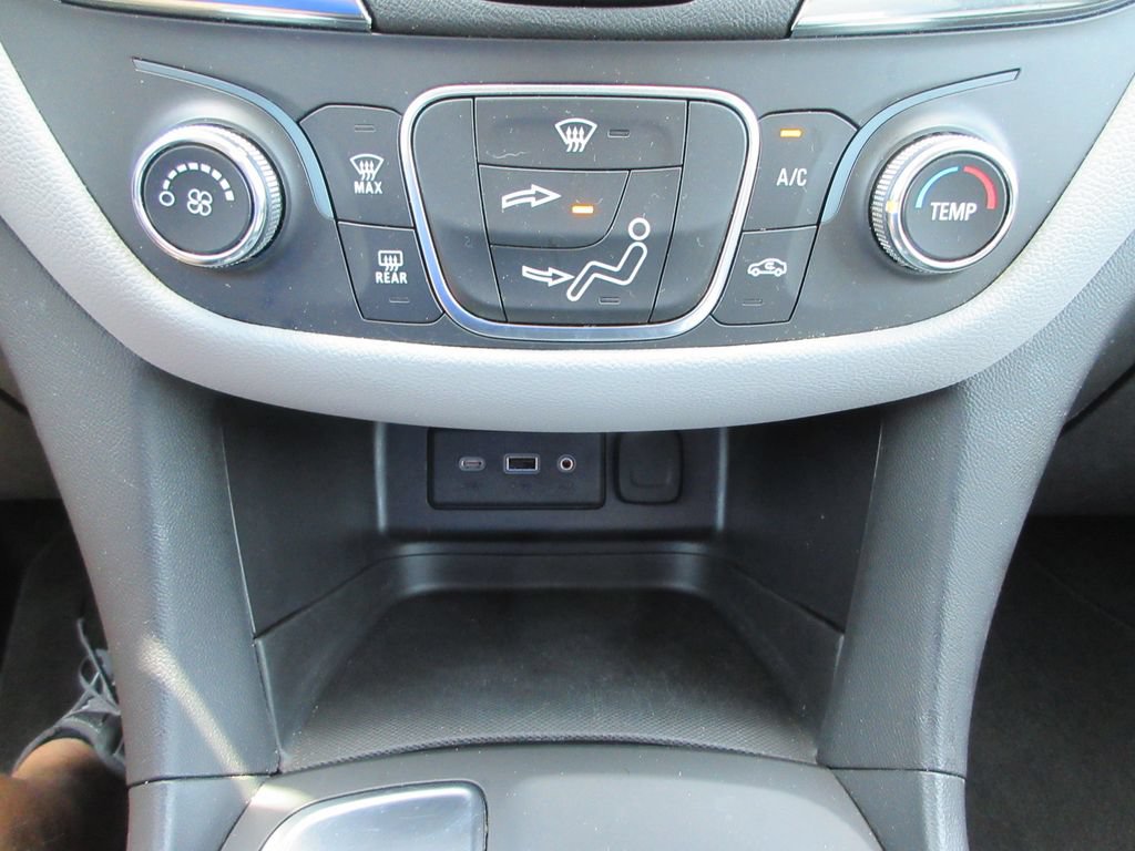Used 2024 Chevrolet Equinox LS w/ LS Convenience Package FWD image 27