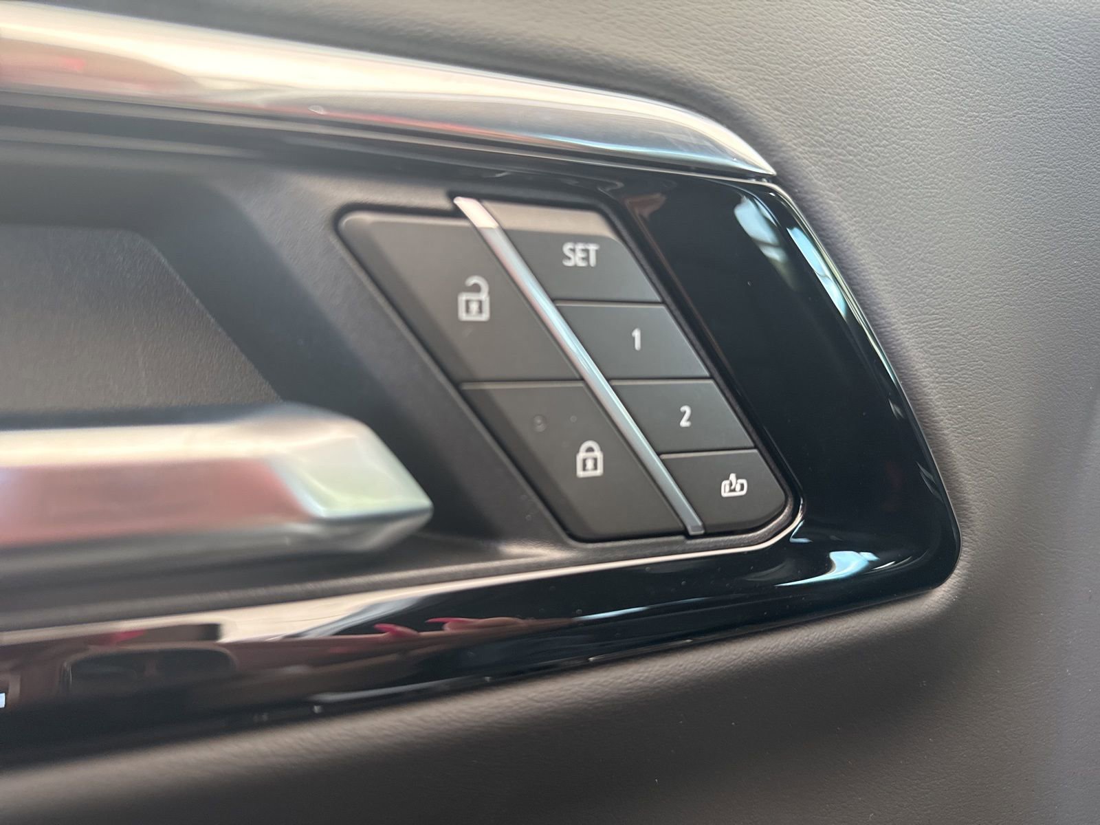 New 2025 Chevrolet Suburban Premier image 23