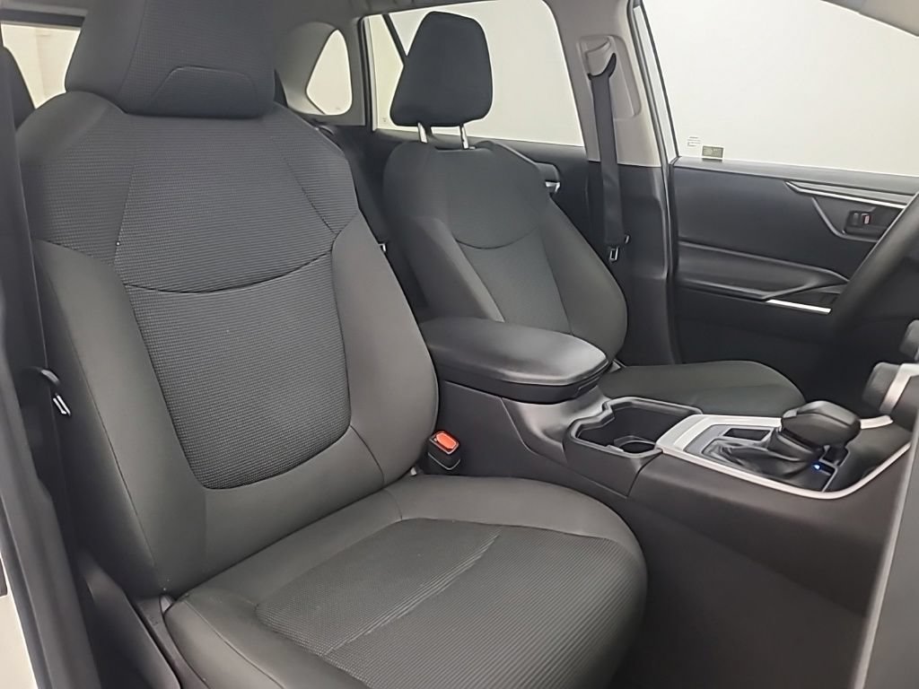 Used 2025 Toyota RAV4 LE AWD/4WD image 16
