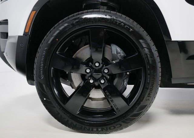 New 2026 Land Rover Defender 110 X-Dynamic SE image 9