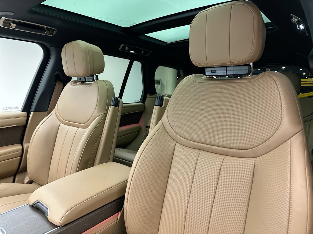 Certified 2025 Land Rover Range Rover SE AWD/4WD image 8