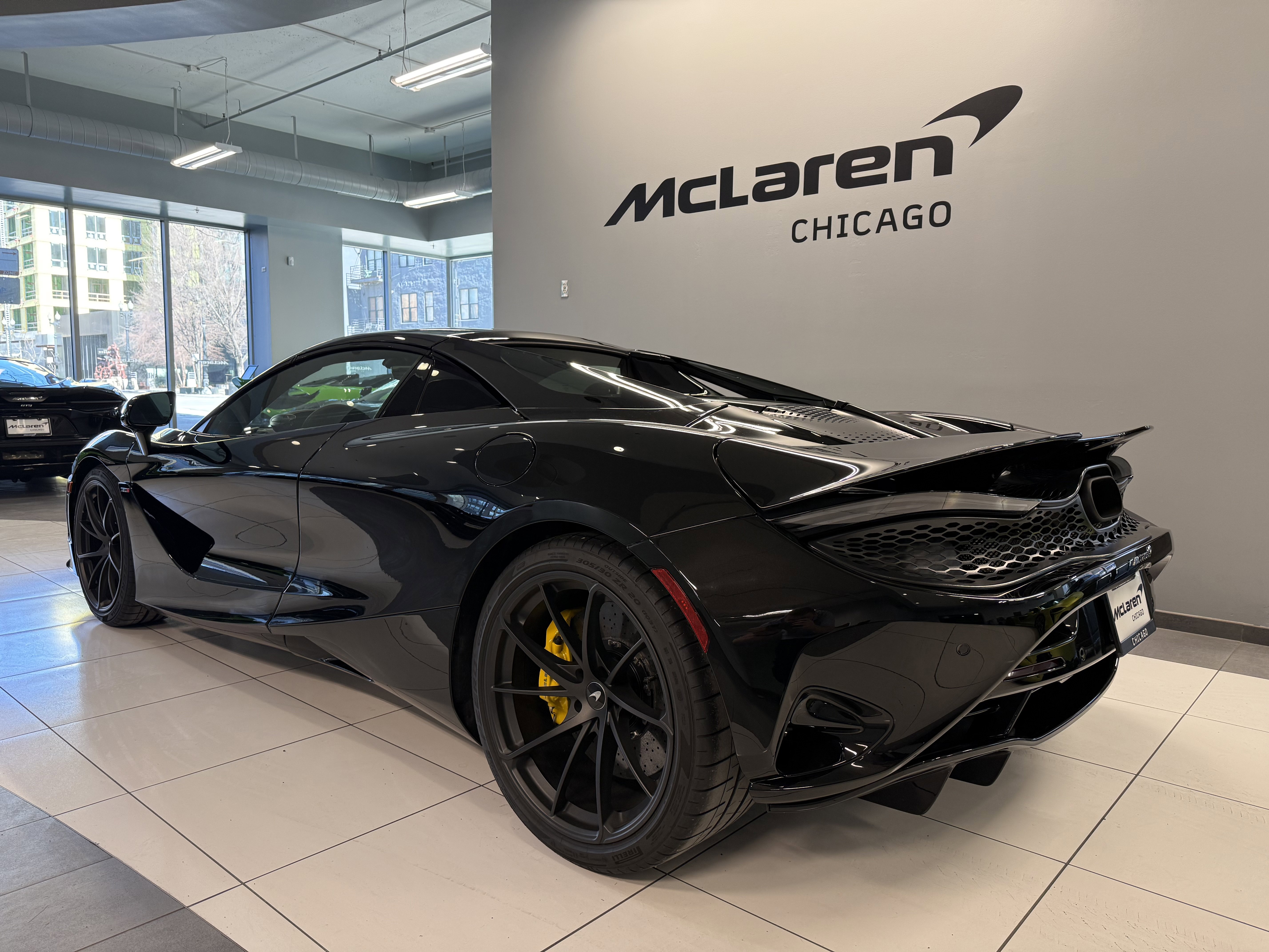 Used 2025 McLaren 750S Spider image 2