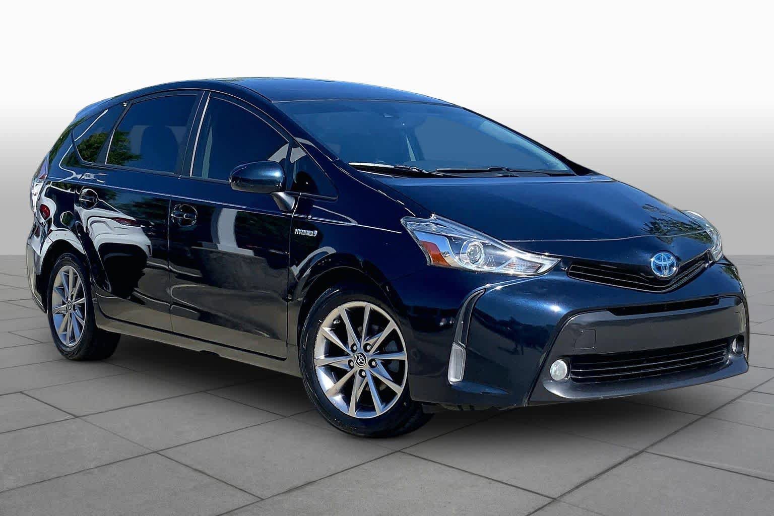 Used 2017 Toyota Prius V Five w/ Advanced Technology Package FWD image 3