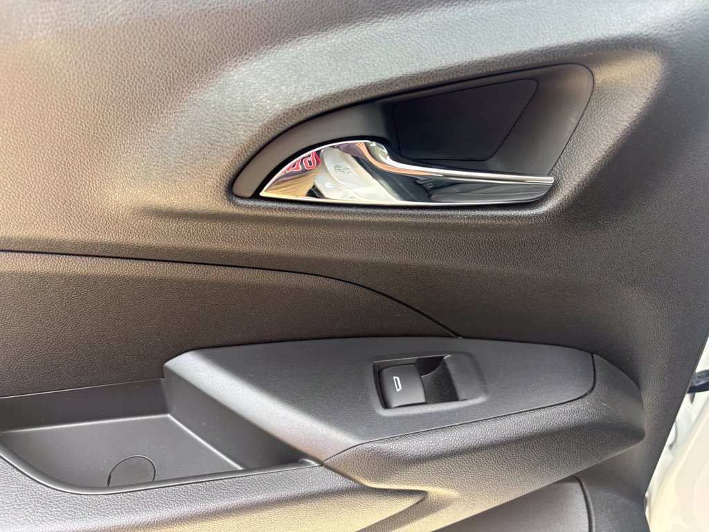 Used 2024 Chevrolet Trax ACTIV w/ Sunroof Package FWD image 41