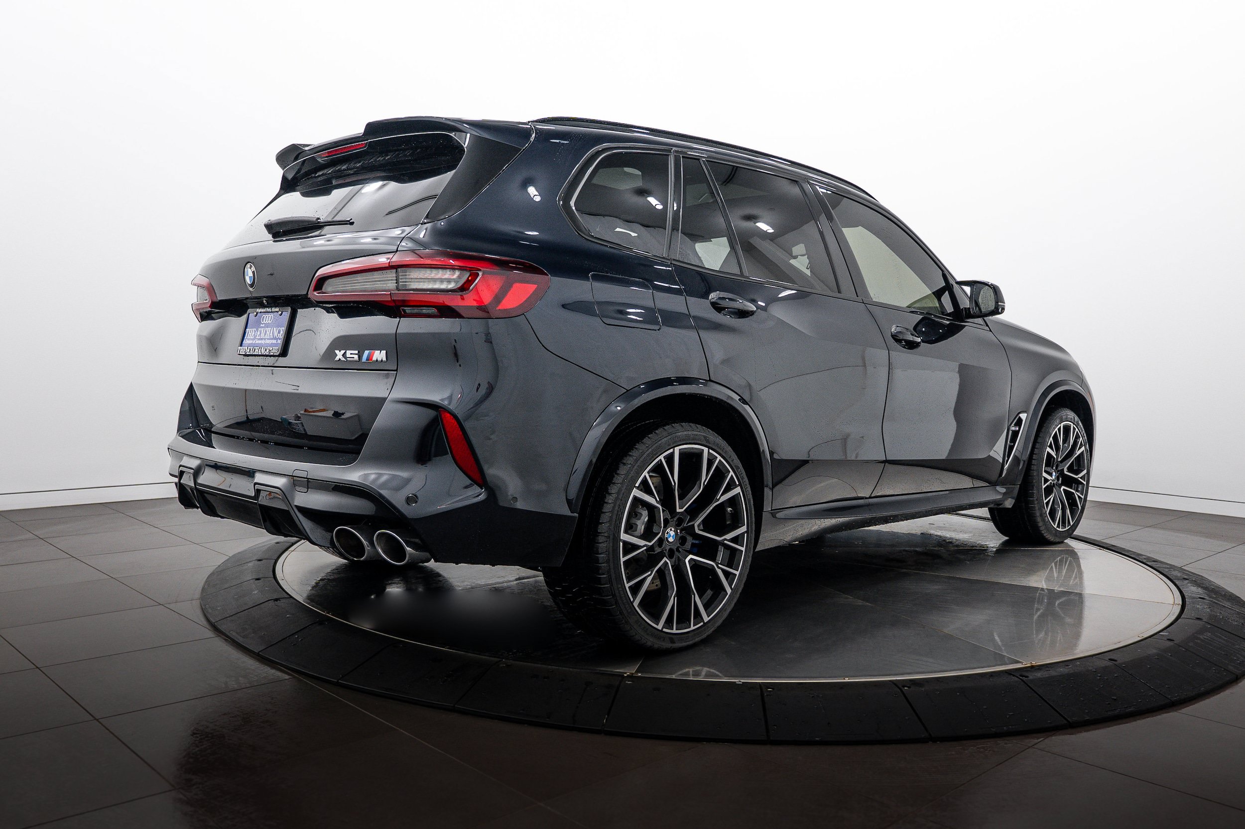 Used 2021 BMW X5 M w/ Executive Package AWD/4WD image 4