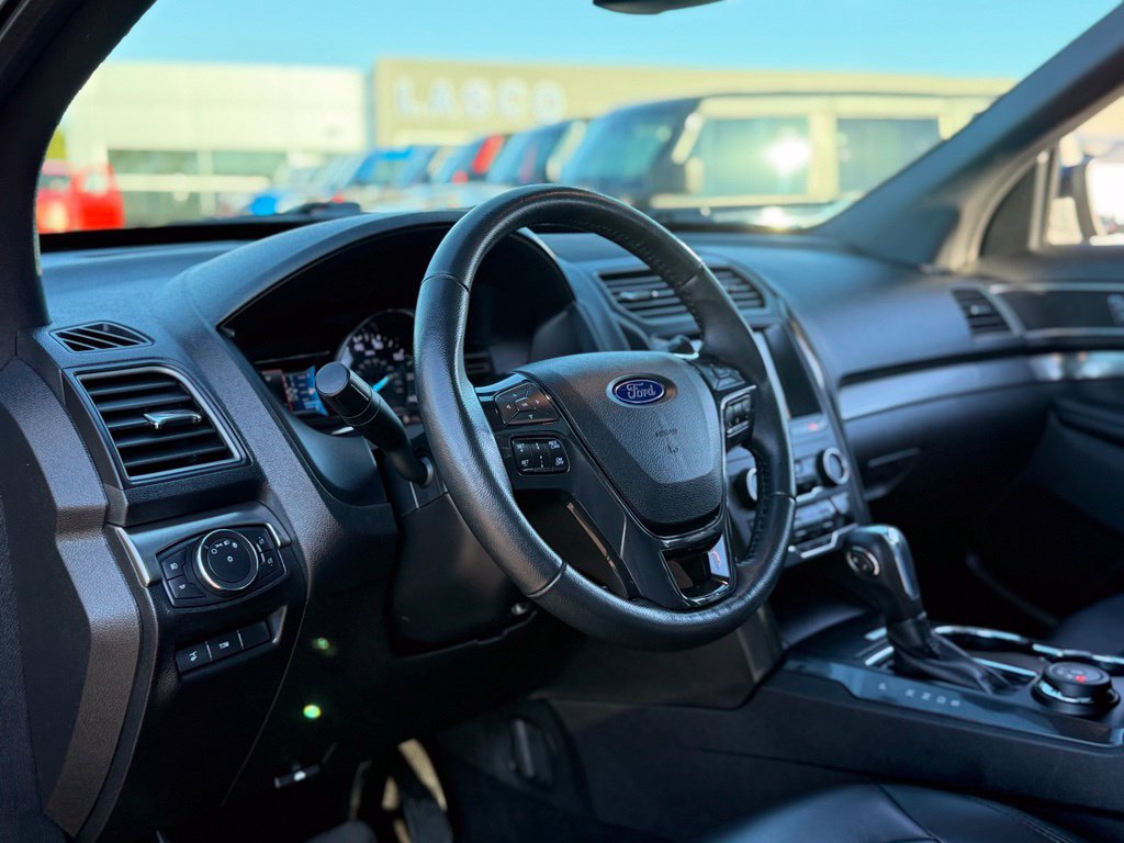 Used 2019 Ford Explorer XLT w/ Equipment Group 202A AWD/4WD image 13
