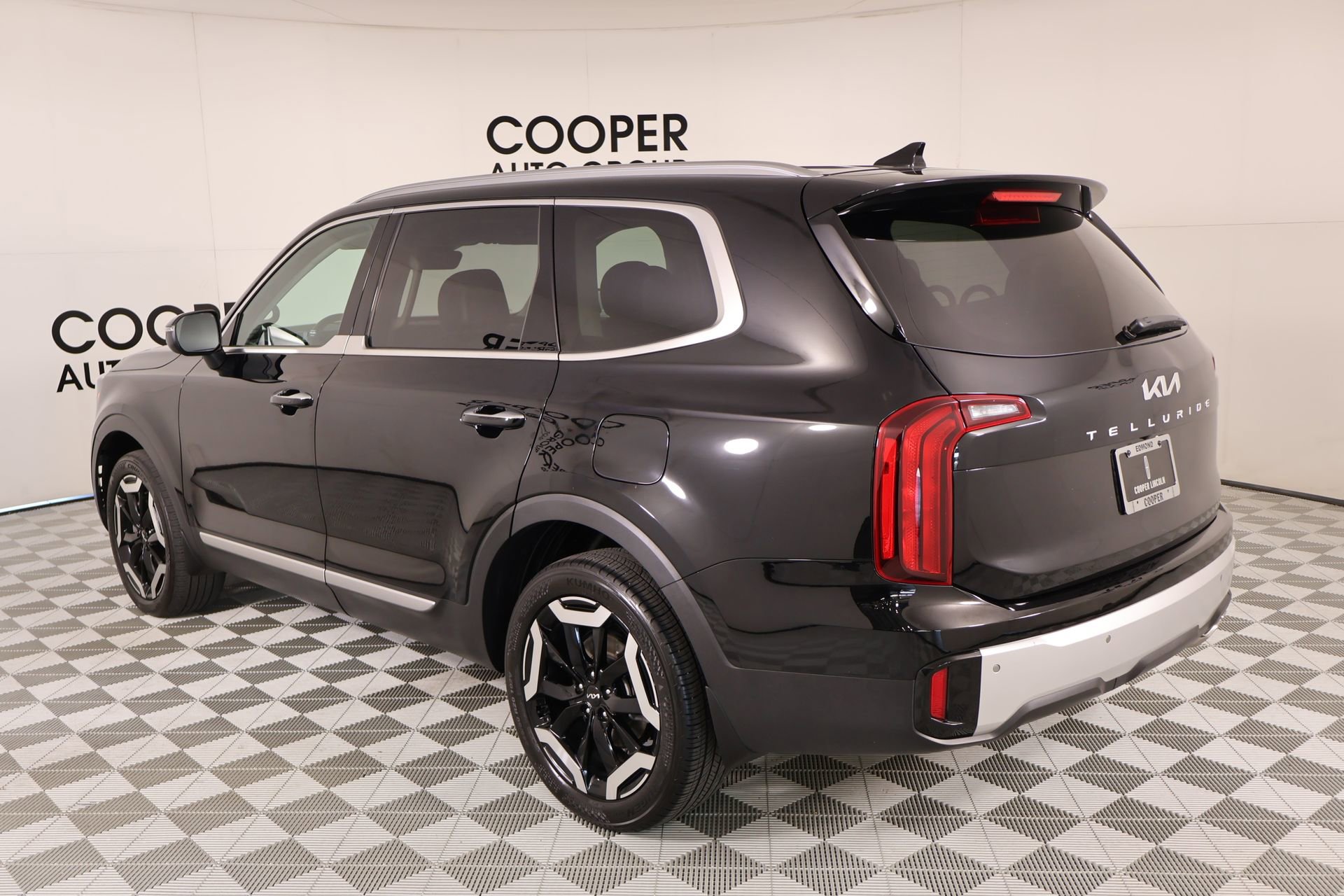 Used 2024 Kia Telluride S FWD image 24