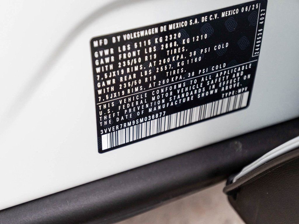 Used 2025 Volkswagen Tiguan SE image 16