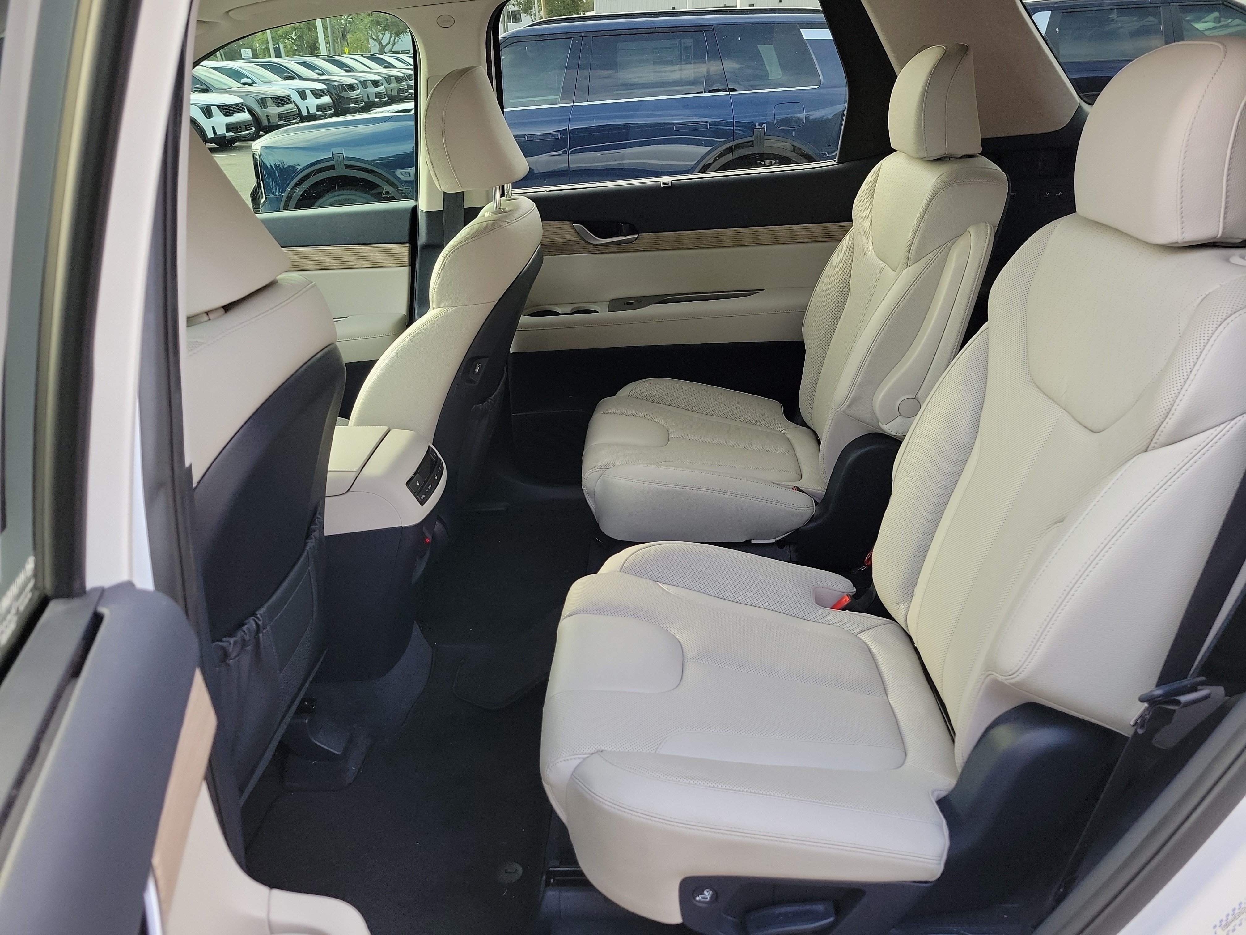 Used 2021 Hyundai Palisade SEL w/ Premium Package FWD image 16