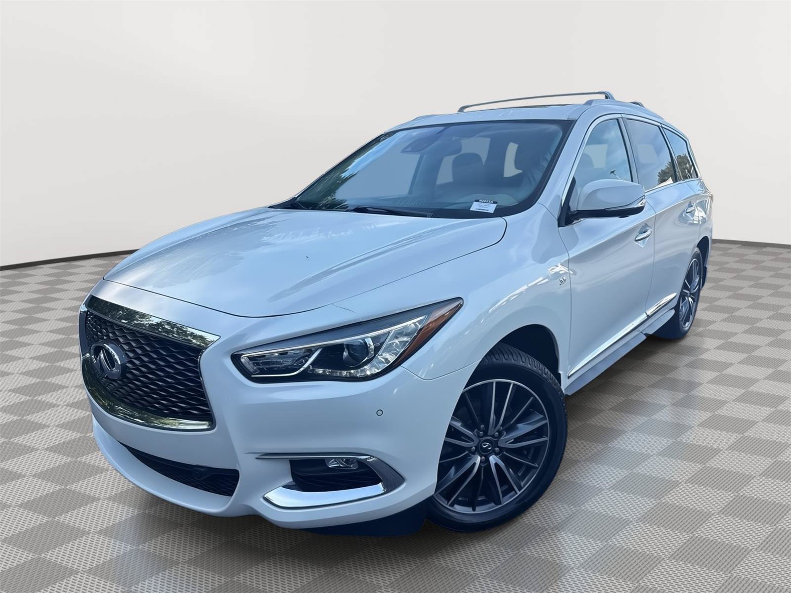Used 2017 INFINITI QX60 Luxe w/ Deluxe Technology Package AWD/4WD image 2