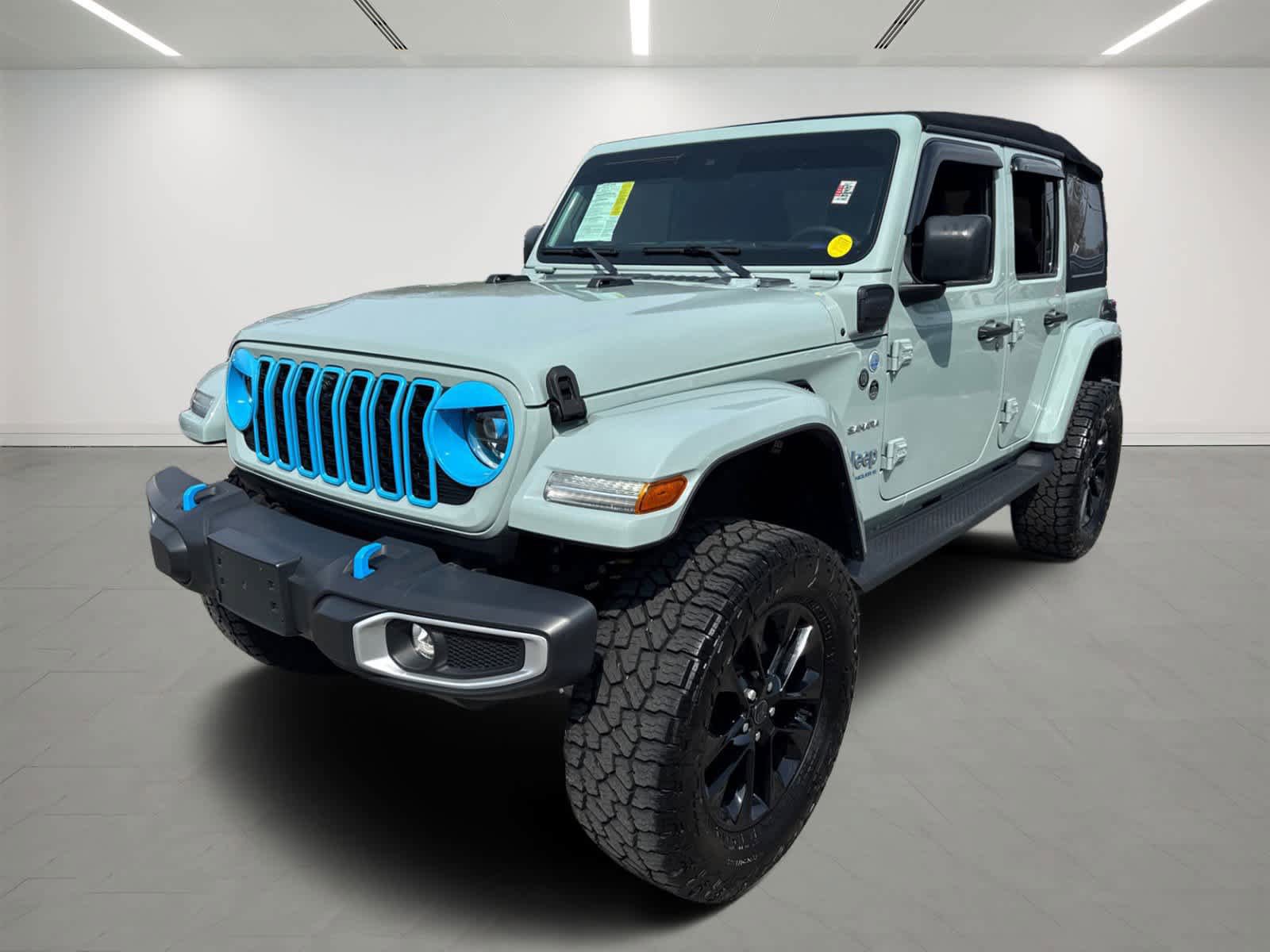Used 2024 Jeep Wrangler Sahara w/ Technology Group image 2