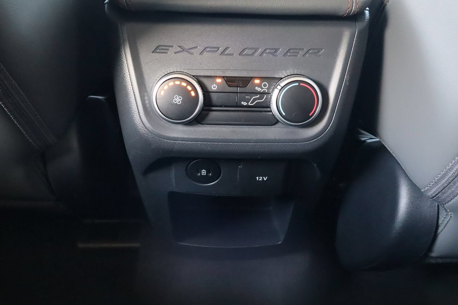 Used 2025 Ford Explorer Active w/ Active Comfort Package RWD image 34