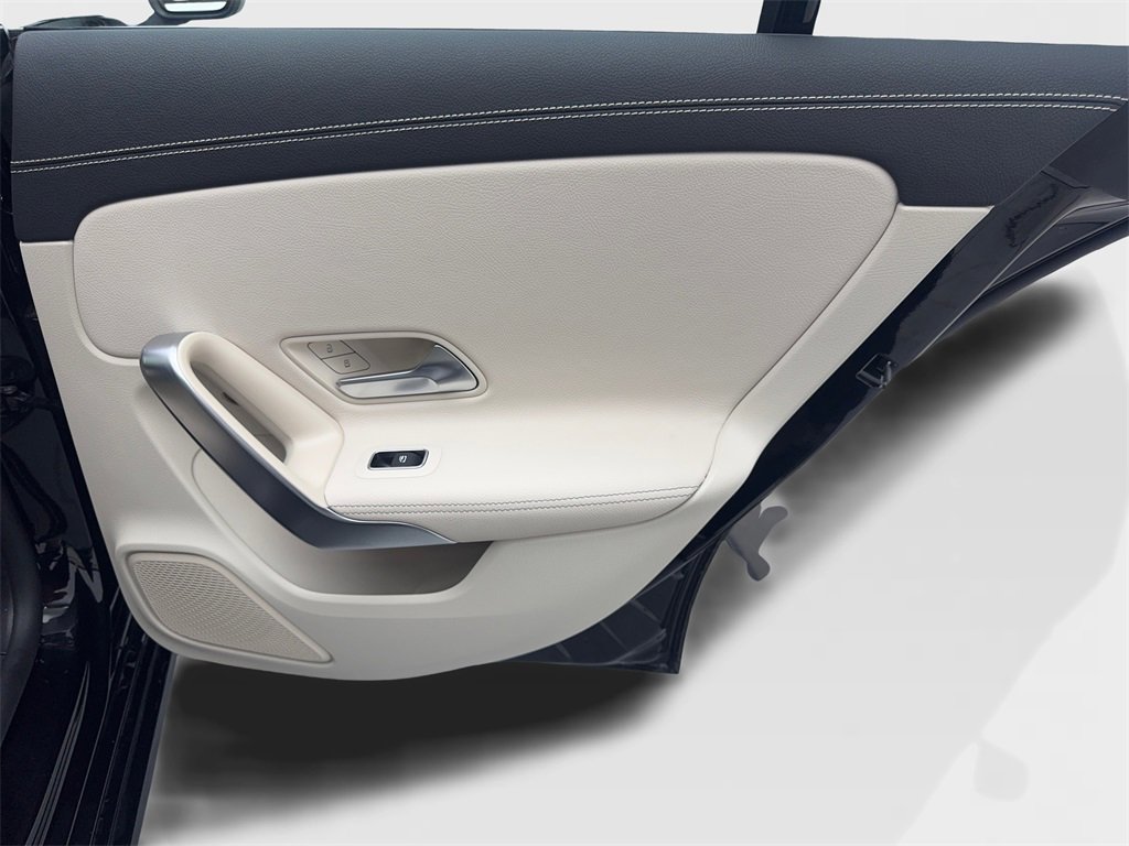 Used 2022 Mercedes-Benz CLA 250 4MATIC image 41