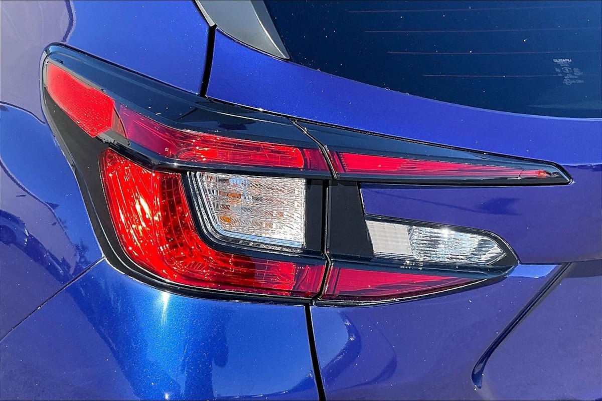 Used 2025 Subaru Crosstrek 2.5i Premium AWD/4WD image 25