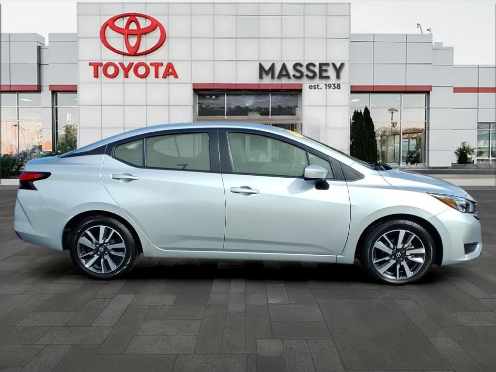Used 2025 Nissan Versa SV FWD image 2