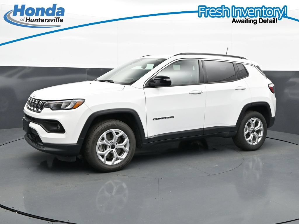 Used 2025 Jeep Compass Latitude AWD/4WD image 4
