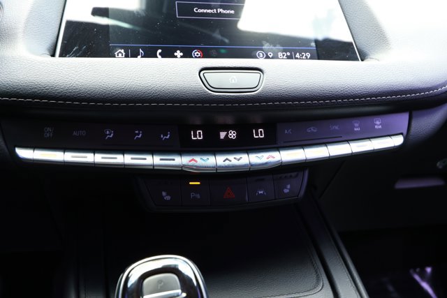 Used 2022 Cadillac XT4 Luxury w/ Cold Weather Package FWD image 18