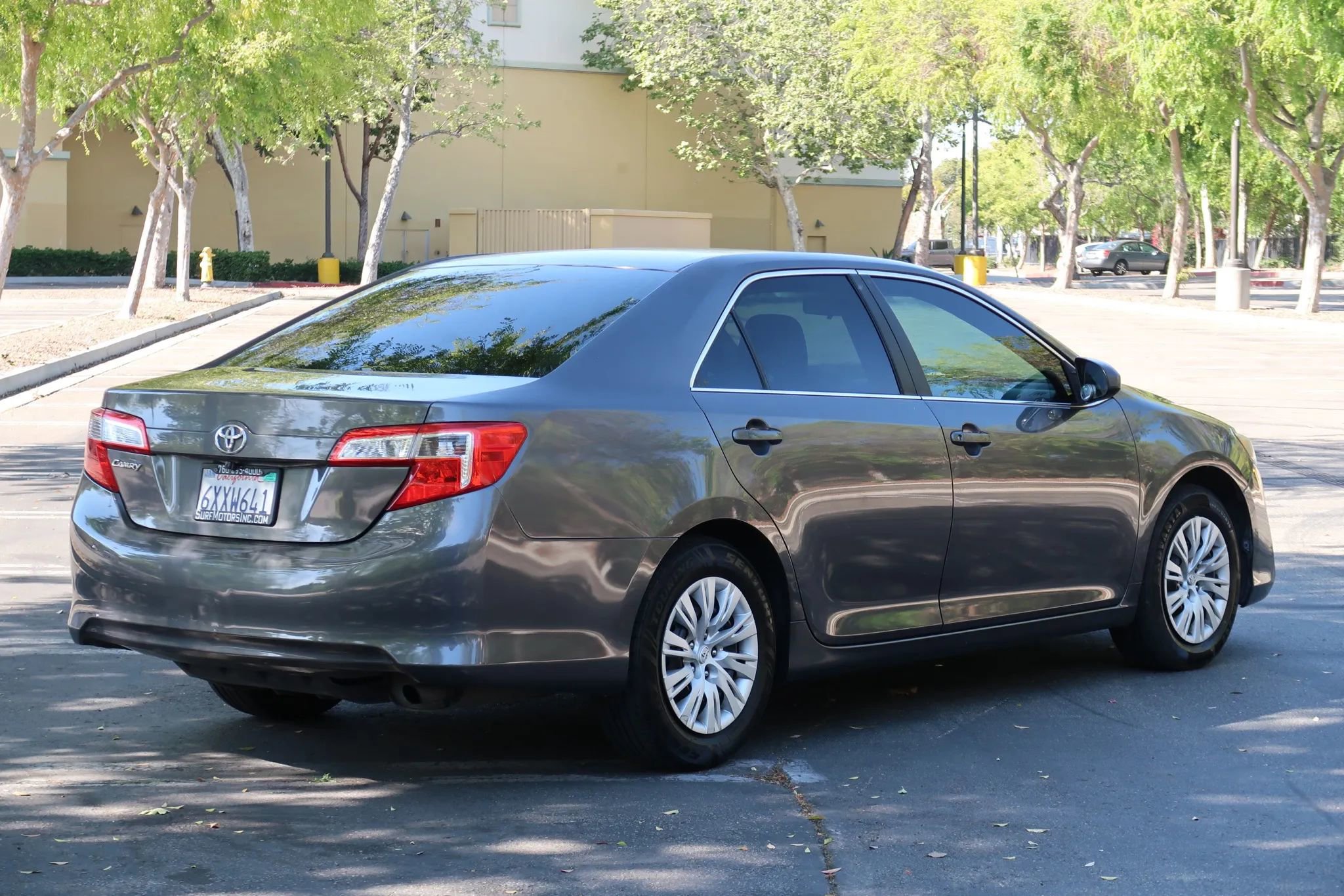Used 2012 Toyota Camry L image 5
