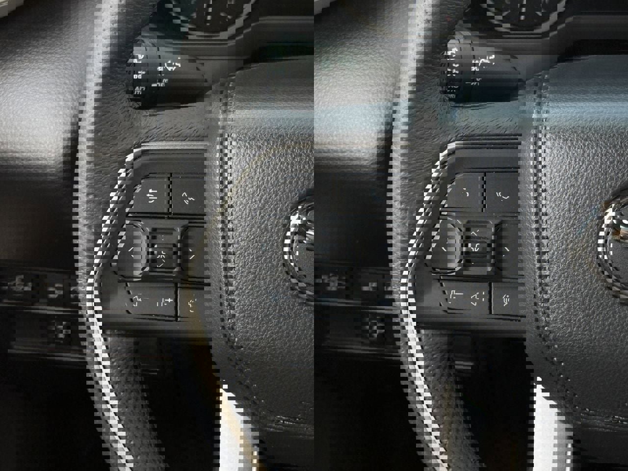 Used 2025 Toyota Tundra SR5 w/ SR5 Premium Package AWD/4WD image 14