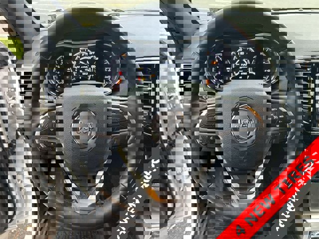 Certified 2021 Jeep Grand Cherokee Laredo X image 18