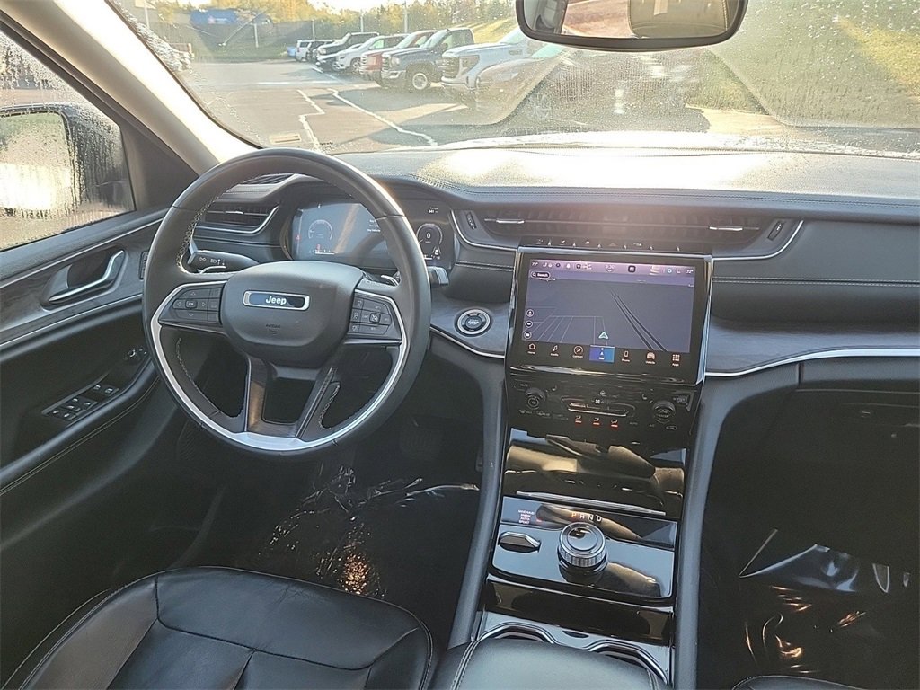 Used 2023 Jeep Grand Cherokee Limited image 9