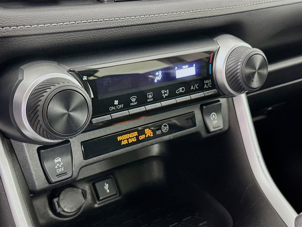 Used 2022 Toyota RAV4 LE AWD/4WD image 17