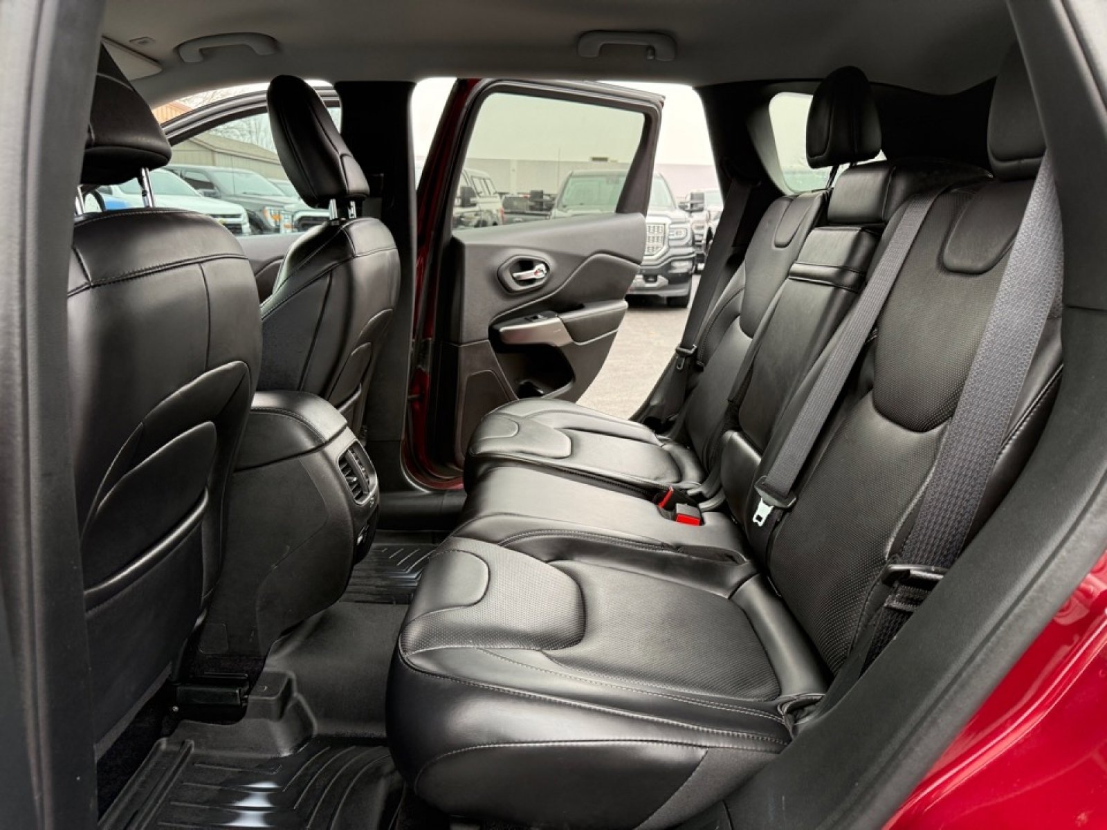 Used 2019 Jeep Cherokee Limited w/ Luxury Group image 14